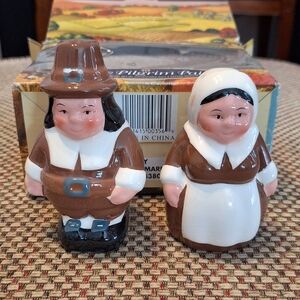 Publix 2002 Collectible Pilgrim Salt and Pepper Shakers - Brown and White